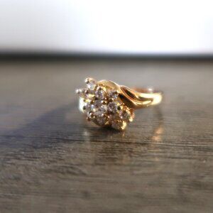 925 Silver Marked Ring with Gold Tone Coating Eye Catching White Stone Size 7.5